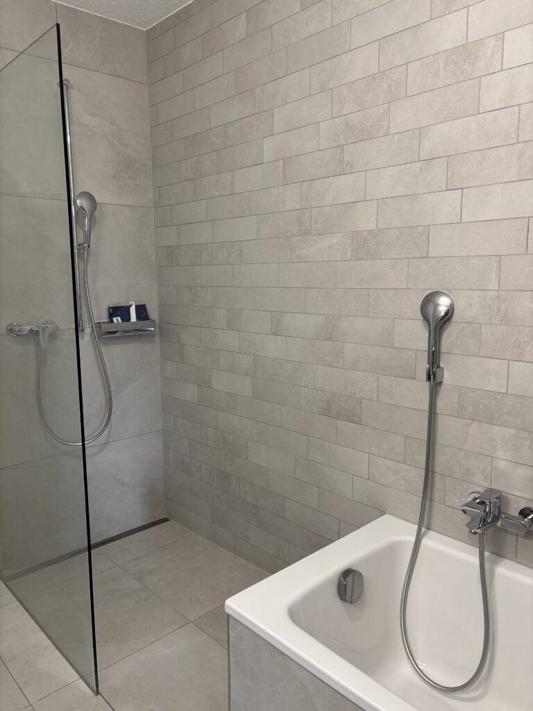 Salle de bain carrelage Suisse Jura